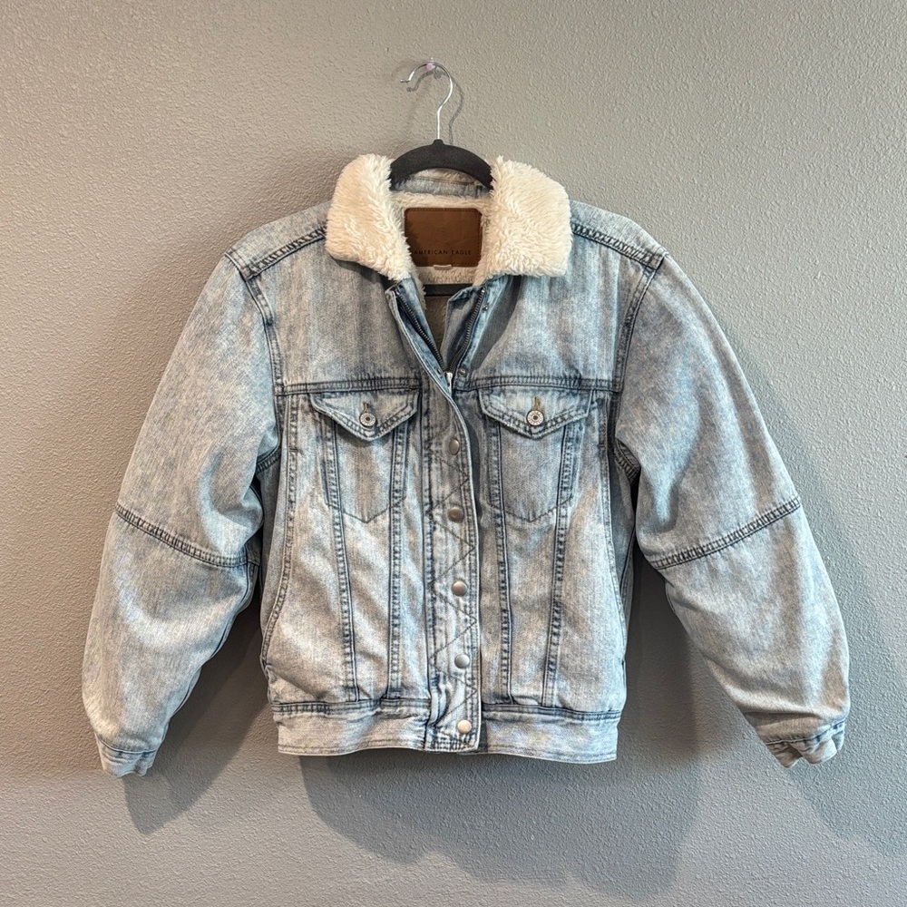American Eagle Outfitters Light Blue Denim Jacket with Cream Collar